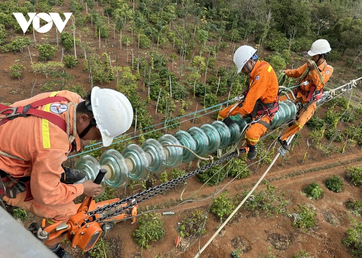 diễn tập ứng phó khẩn cấp hệ thống truyền tải điện ở nam trung bộ và tây nguyên hình ảnh 3 dien tap ung pho khan cap he thong truyen tai dien o nam trung bo va tay nguyen hinh anh 3