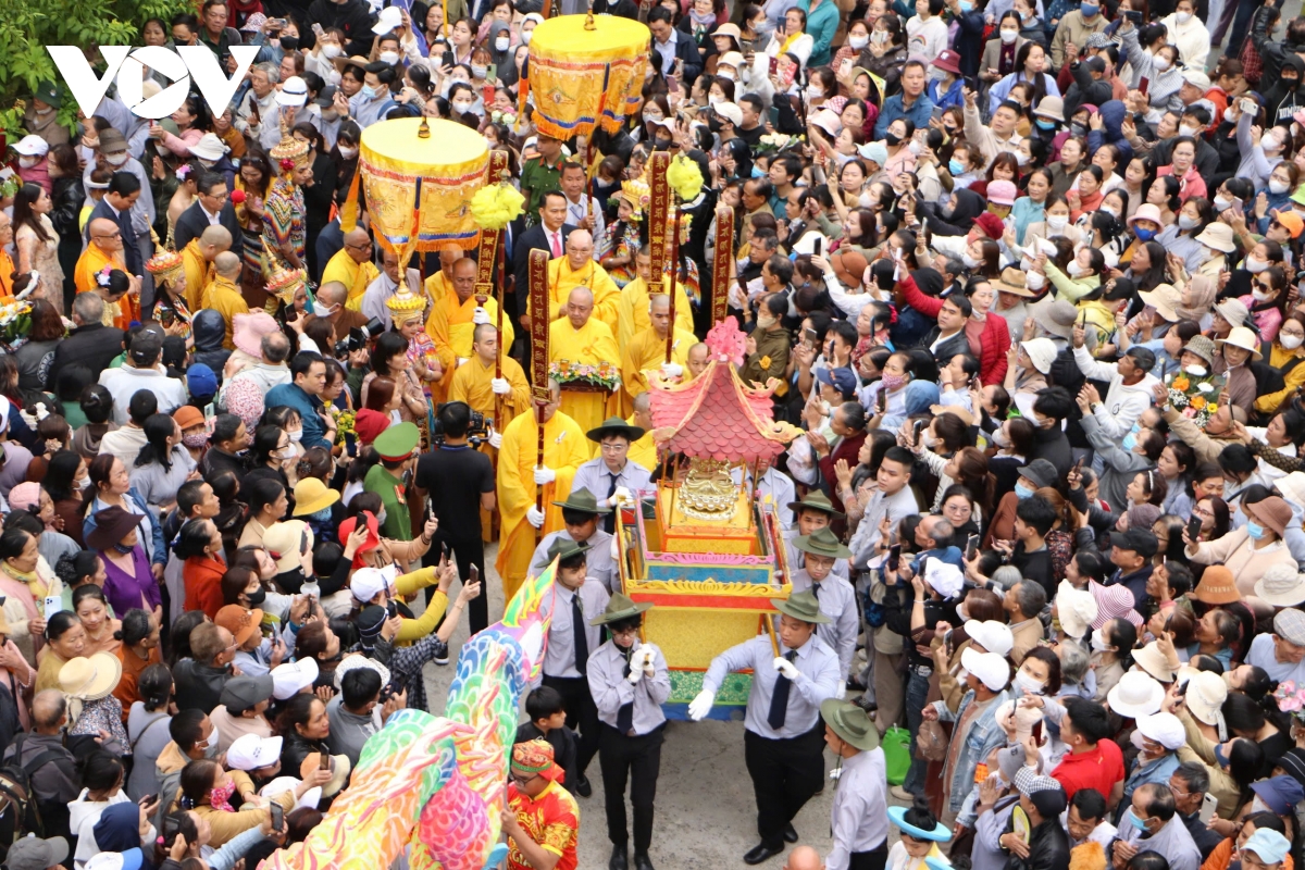 Hàng ngàn người tham gia Lễ hội Quán Thế Âm Ngũ Hành Sơn