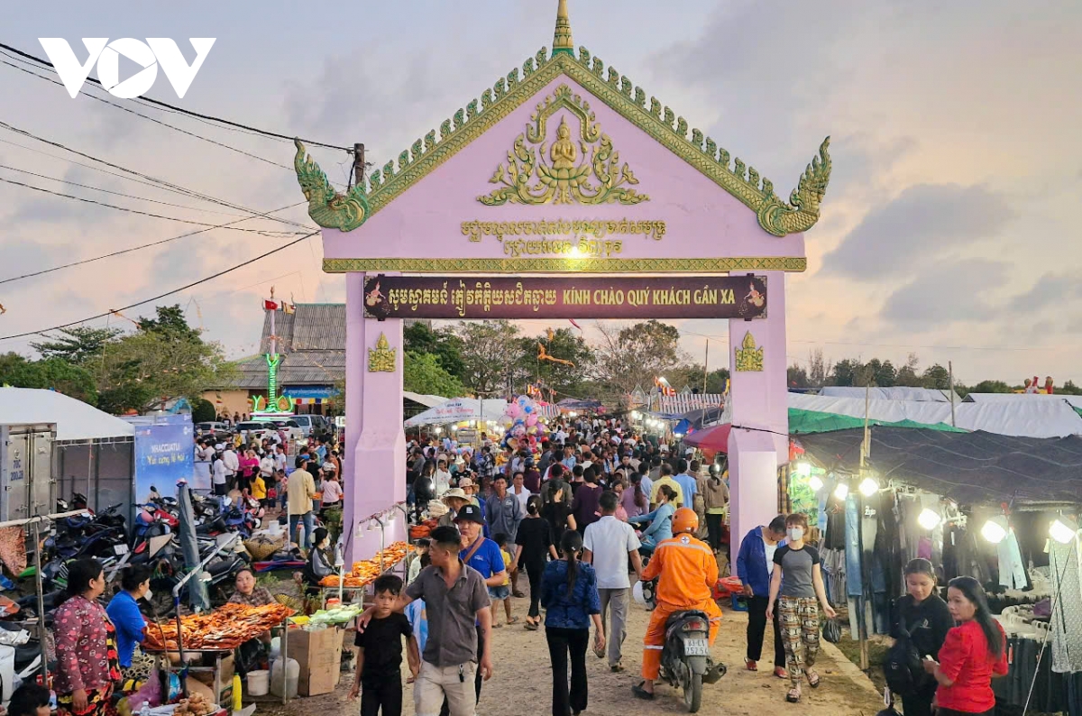 lễ hội chrôi rum chếk trở thành di sản văn hóa phi vật thể hình ảnh 2 le hoi chroi rum chek tro thanh di san van hoa phi vat the hinh anh 2