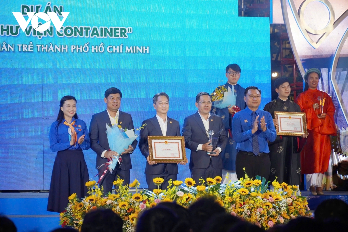 thành đoàn tp.hcm nhận huân chương lao động hạng 3 hình ảnh 2 thanh doan tp.hcm nhan huan chuong lao dong hang 3 hinh anh 2