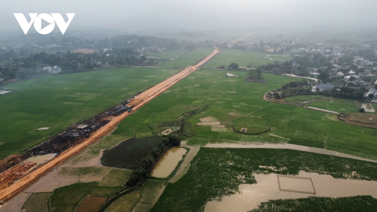 hối hả bạt núi làm đường nối vào khu công nghiệp lớn nhất tỉnh phú thọ hình ảnh 5 hoi ha bat nui lam duong noi vao khu cong nghiep lon nhat tinh phu tho hinh anh 5