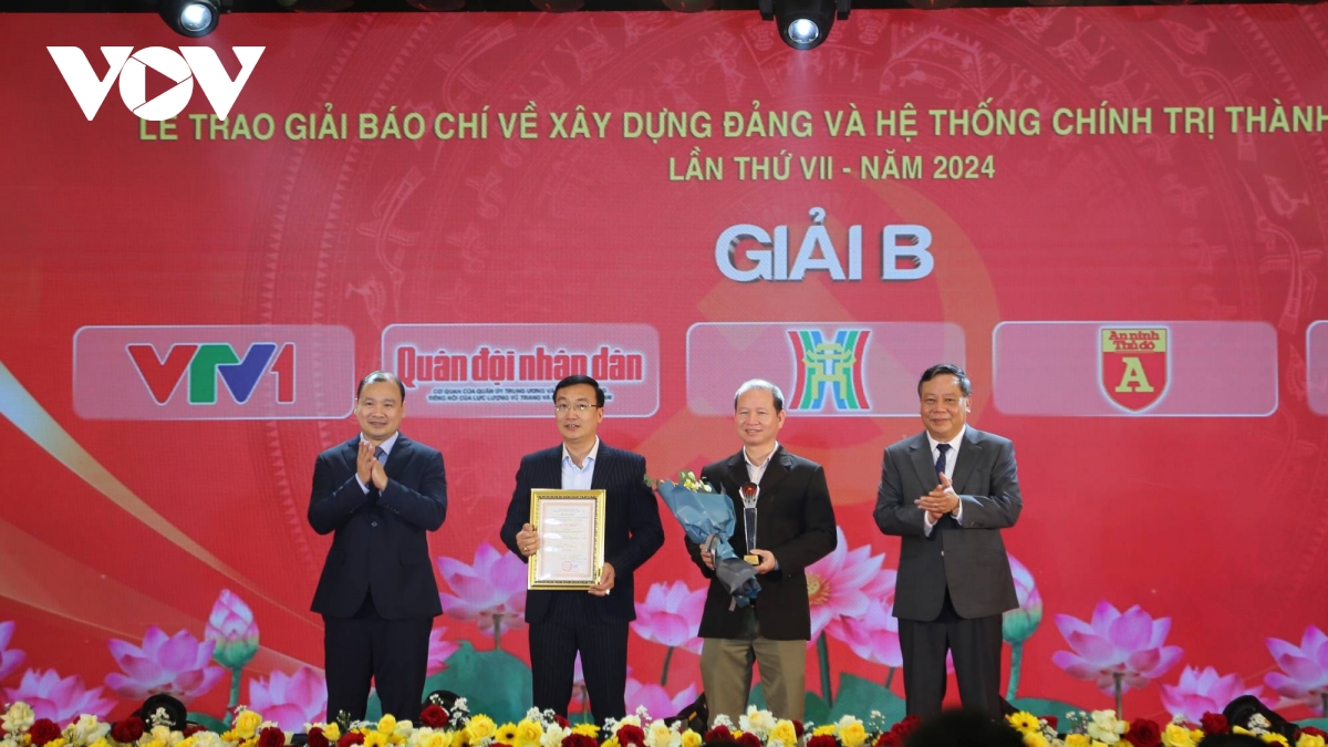 vov doat giai a giai bao chi ve xay dung Dang va he thong chinh tri cua tp ha noi hinh anh 2