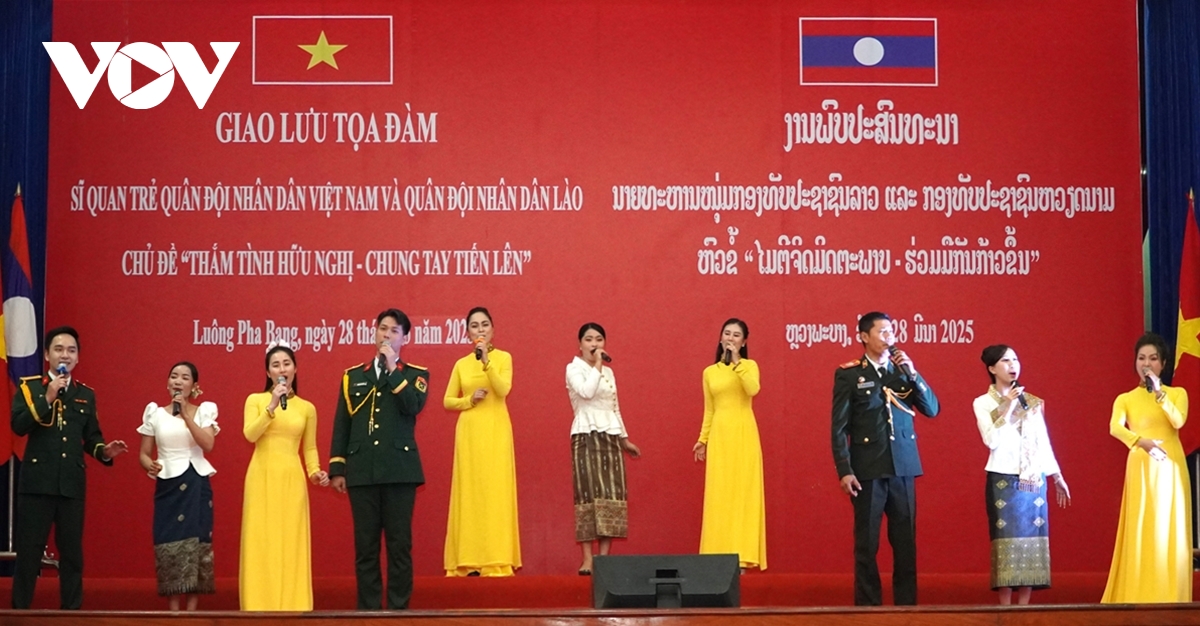 Giao lưu toạ đàm sĩ quan trẻ Việt Nam - Lào