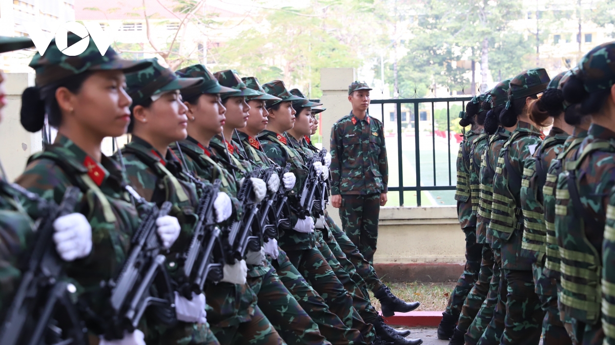 nhung bong hong vuot nang, ram rap luyen tap dieu binh hinh anh 10