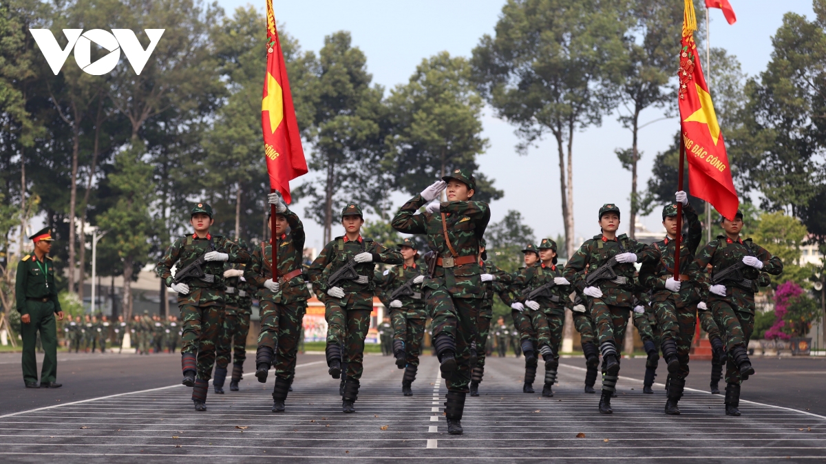 nhung bong hong vuot nang, ram rap luyen tap dieu binh hinh anh 1