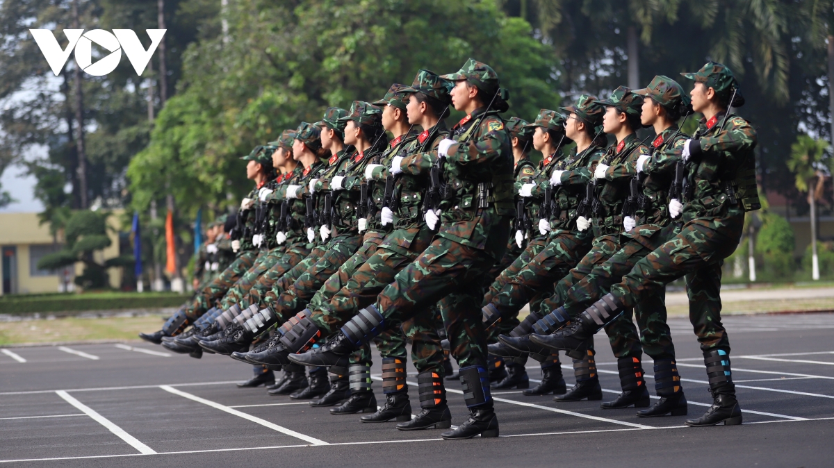 nhung bong hong vuot nang, ram rap luyen tap dieu binh hinh anh 2