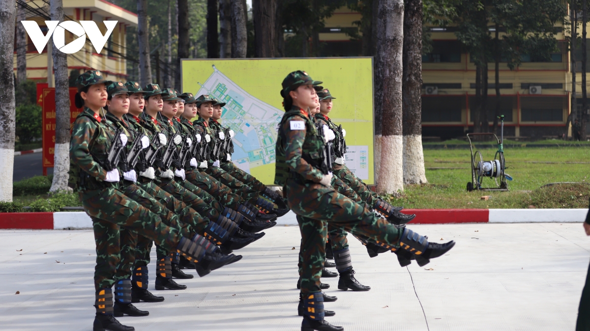 nhung bong hong vuot nang, ram rap luyen tap dieu binh hinh anh 6