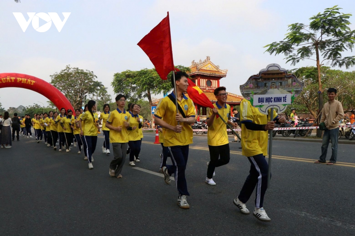 gần 1.800 người hưởng ứng ngày chạy olympic vì sức khỏe toàn dân- huế 2025 hình ảnh 2 gan 1.800 nguoi huong ung ngay chay olympic vi suc khoe toan dan- hue 2025 hinh anh 2