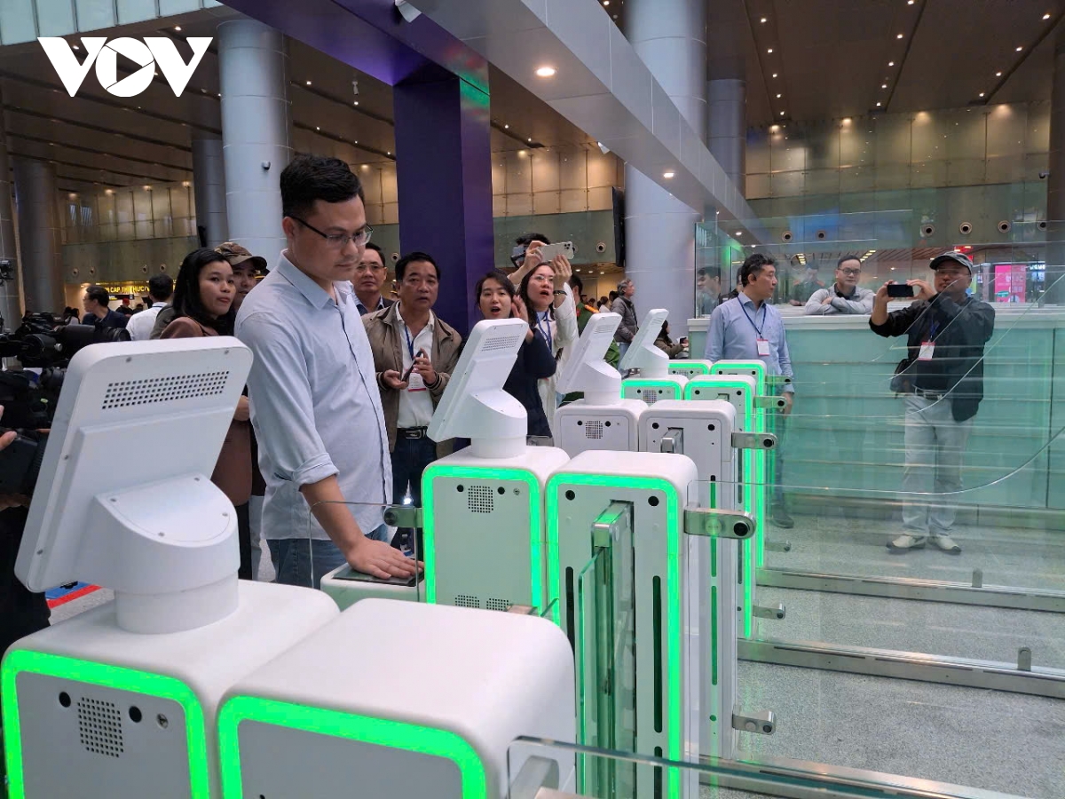 sân bay quốc tế Đà nẵng áp dụng hệ thống kiểm soát xuất nhập cảnh tự động hình ảnh 2 san bay quoc te Da nang ap dung he thong kiem soat xuat nhap canh tu dong hinh anh 2