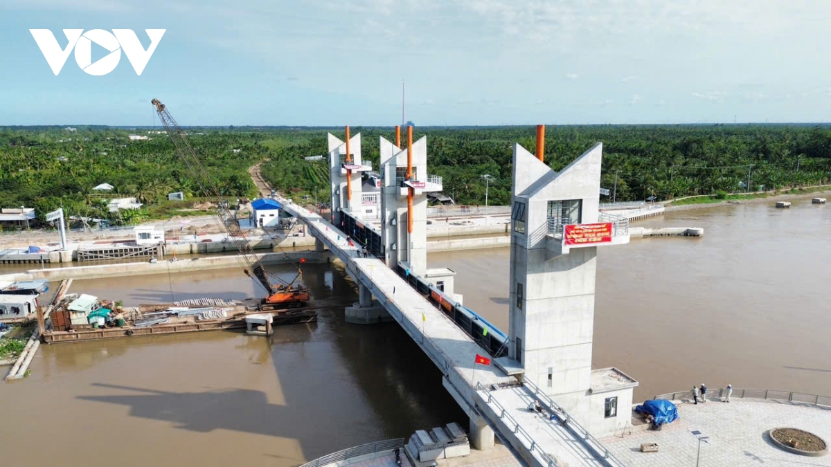những công trình ở Đbscl hỗ trợ sản xuất, điều tiết nguồn nước cho nhân dân hình ảnh 9 nhung cong trinh o Dbscl ho tro san xuat, dieu tiet nguon nuoc cho nhan dan hinh anh 9
