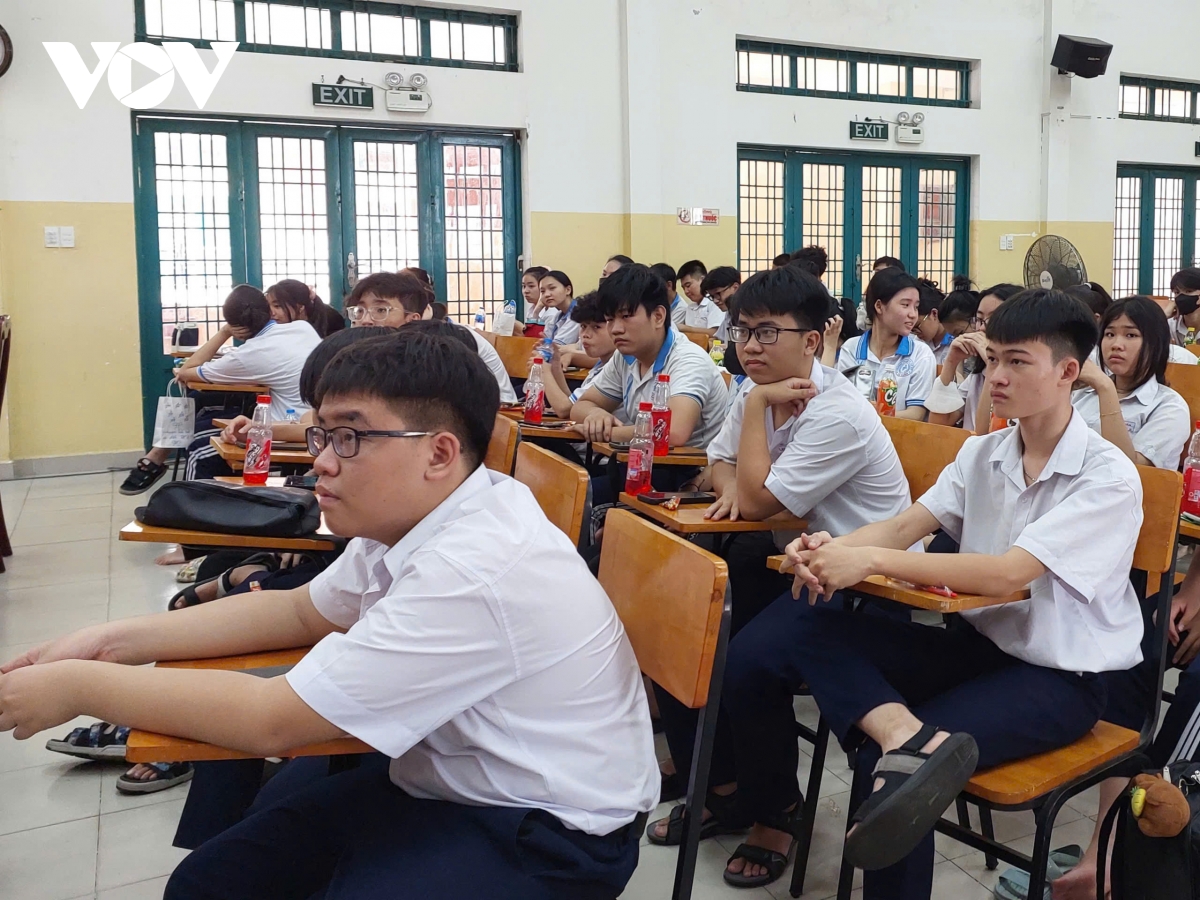 Lan tỏa kiến thức công nghệ qua lớp "Bình dân học vụ số"