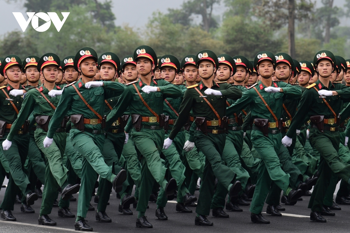 bộ đội múa súng, hợp luyện diễu binh kỷ niệm 50 năm giải phóng miền nam hình ảnh 9 bo doi mua sung, hop luyen dieu binh ky niem 50 nam giai phong mien nam hinh anh 9