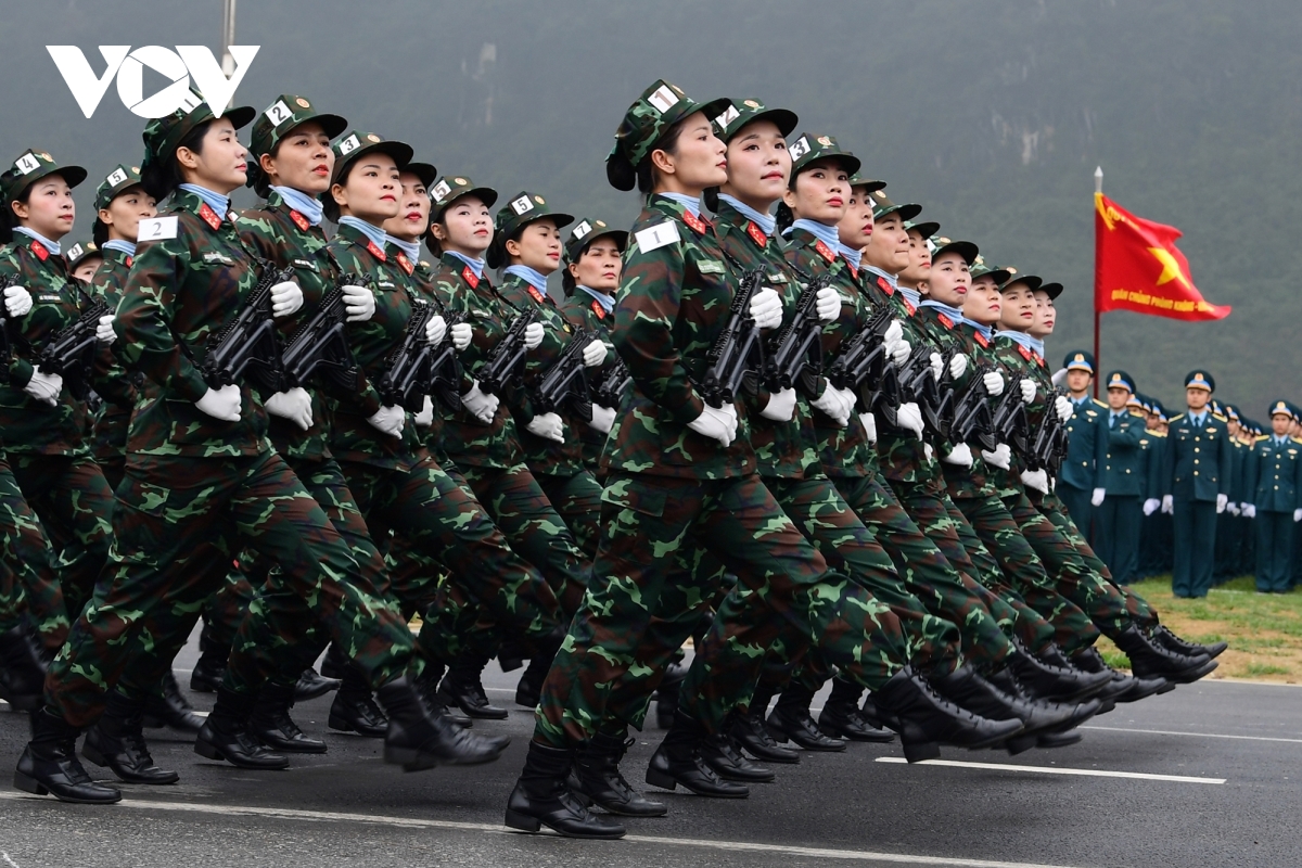 bộ đội múa súng, hợp luyện diễu binh kỷ niệm 50 năm giải phóng miền nam hình ảnh 11 bo doi mua sung, hop luyen dieu binh ky niem 50 nam giai phong mien nam hinh anh 11