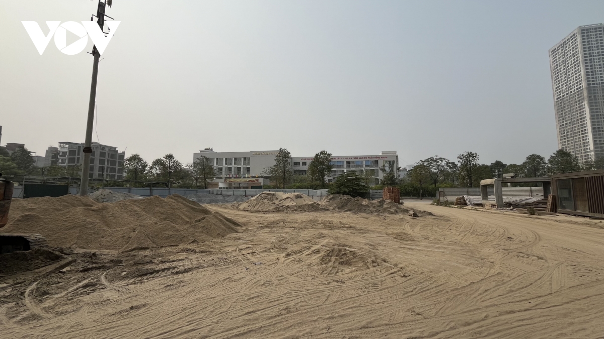 vật liệu xây dựng bủa vây trường học và khu dân cư ở vạn phúc, hà Đông hình ảnh 1 vat lieu xay dung bua vay truong hoc va khu dan cu o van phuc, ha Dong hinh anh 1