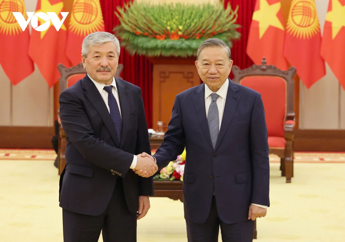 tong bi thu to lam tiep thu tuong cong hoa kyrgyzstan adylbek kasimalyev hinh anh 1