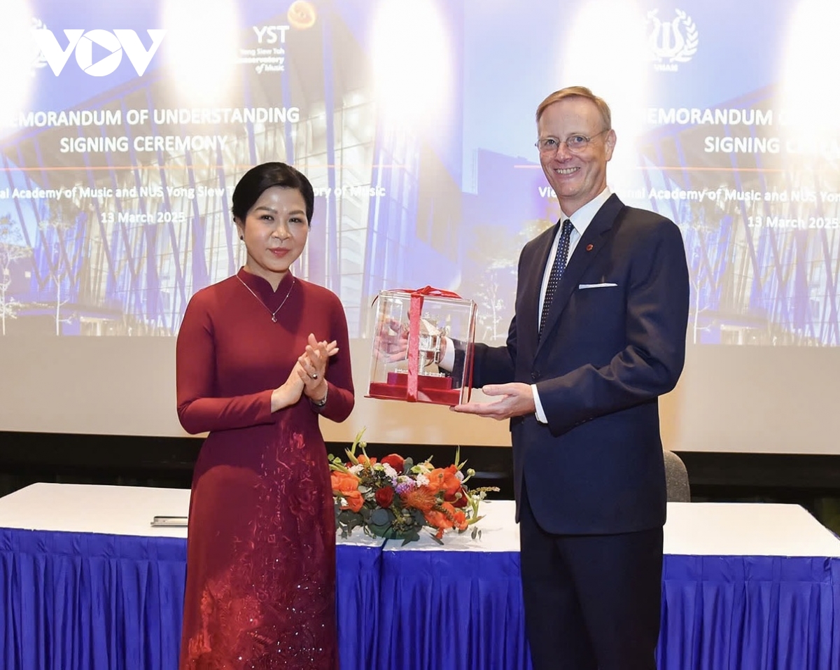 Hoạt động của Phu nhân Ngô Phương Ly tại Singapore