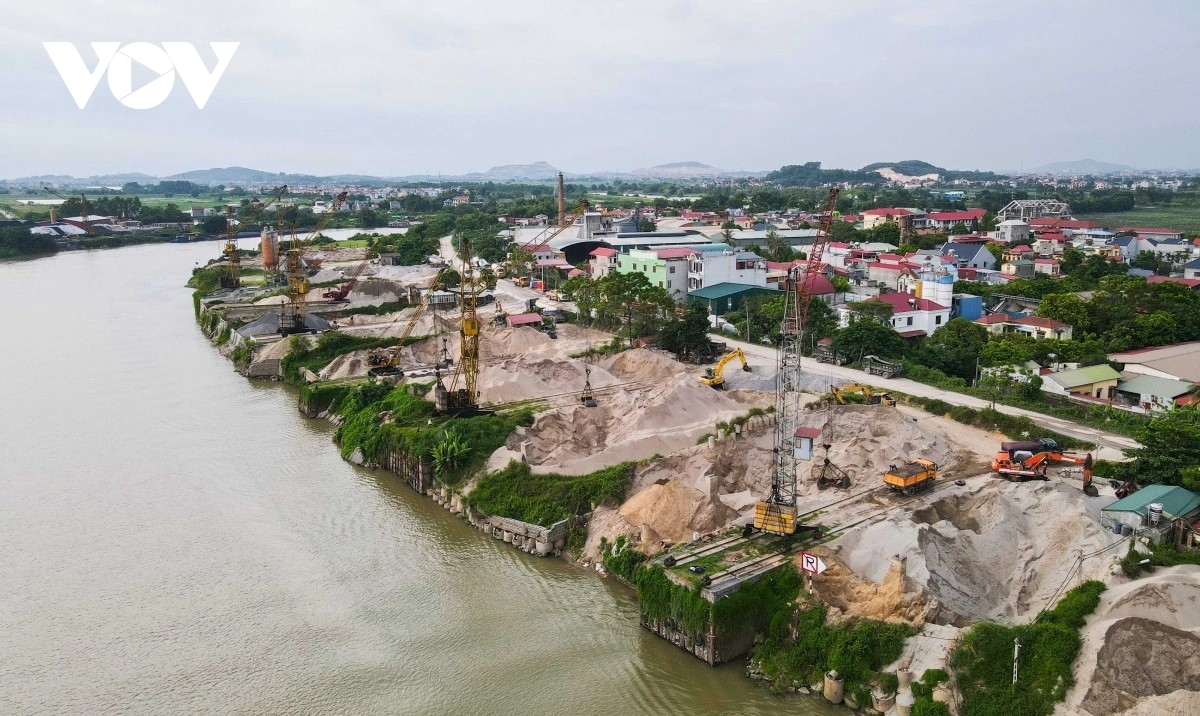 Đề nghị xử lý hàng loạt vi phạm đê điều ở hà nội hình ảnh 1 De nghi xu ly hang loat vi pham de dieu o ha noi hinh anh 1