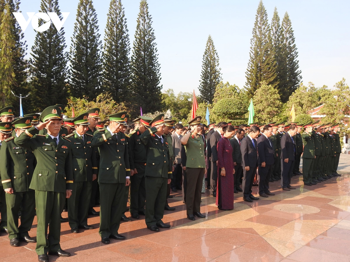 Lễ viếng tưởng niệm anh hùng liệt sỹ nhân kỷ niệm 50 năm giải phóng Kon Tum
