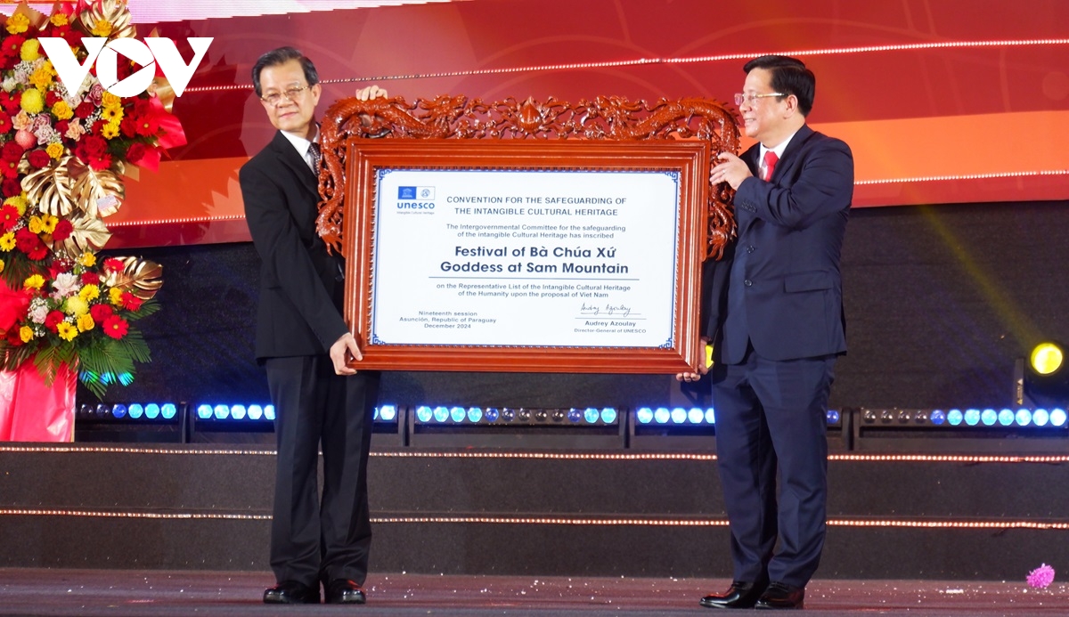 lễ đón bằng unesco ghi danh lễ hội vía bà chúa xứ núi sam là di sản văn hoá phi vật thể hình ảnh 4 le don bang unesco ghi danh le hoi via ba chua xu nui sam la di san van hoa phi vat the hinh anh 4