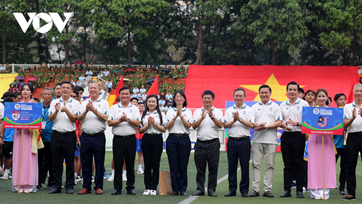 giải bóng đá sinh viên quốc tế Đại học tôn Đức thắng thua ngược trong trận ra quân hình ảnh 1 giai bong da sinh vien quoc te Dai hoc ton Duc thang thua nguoc trong tran ra quan hinh anh 1