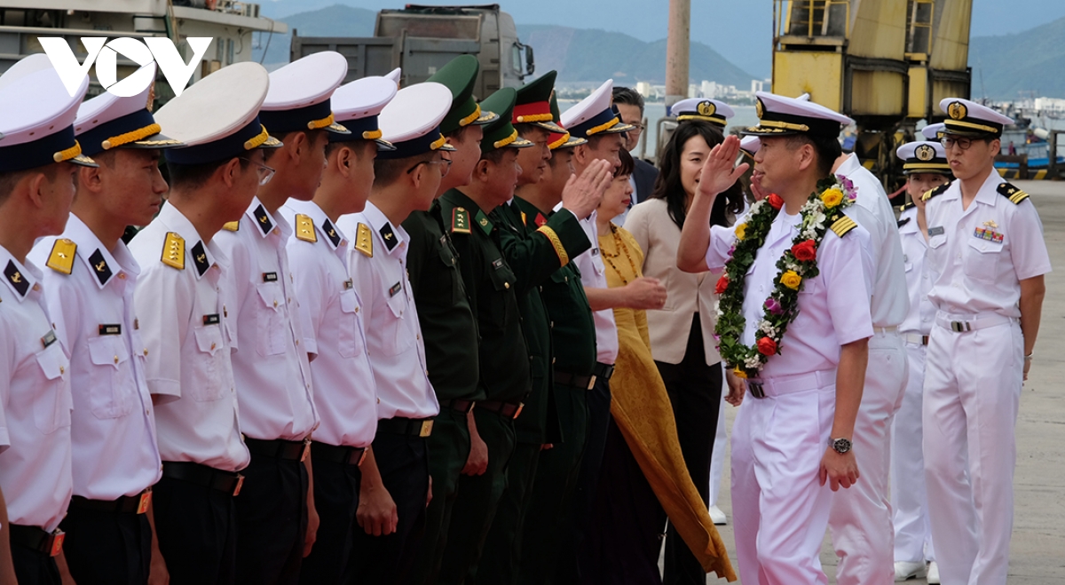 tàu huấn luyện suzunami của lực lượng tự vệ trên biển nhật bản thăm Đà nẵng hình ảnh 6 tau huan luyen suzunami cua luc luong tu ve tren bien nhat ban tham Da nang hinh anh 6