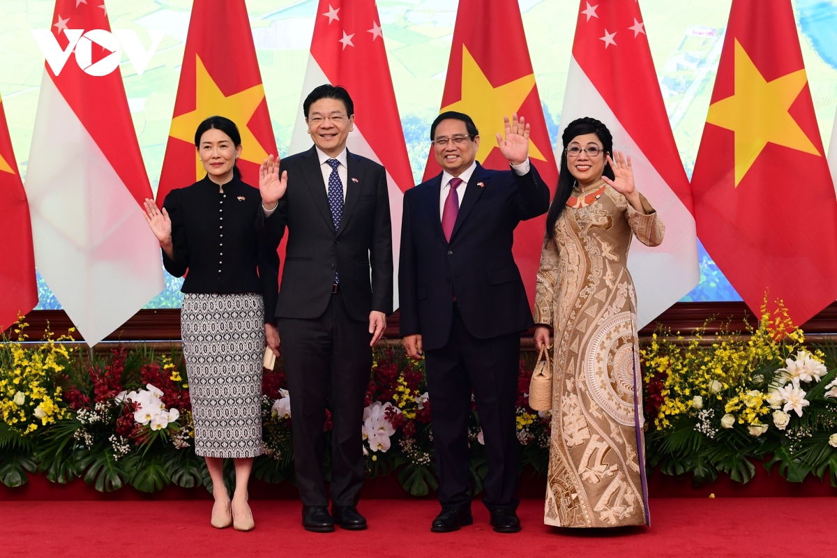 toàn cảnh thủ tướng singapore lawrence wong và phu nhân lần đầu thăm việt nam hình ảnh 11 toan canh thu tuong singapore lawrence wong va phu nhan lan dau tham viet nam hinh anh 11