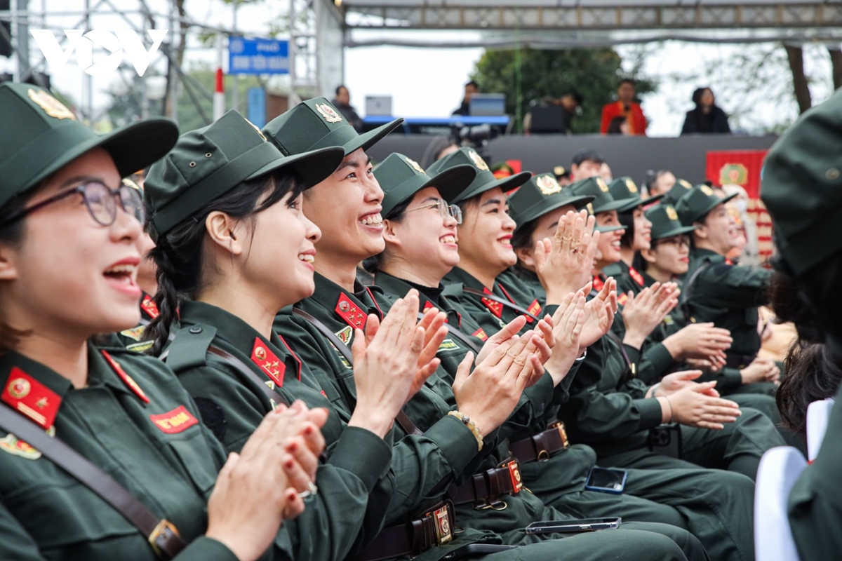 Ấn tượng người phụ nữ công an nhân dân trong tà áo dài việt nam hình ảnh 8 An tuong nguoi phu nu cong an nhan dan trong ta ao dai viet nam hinh anh 8