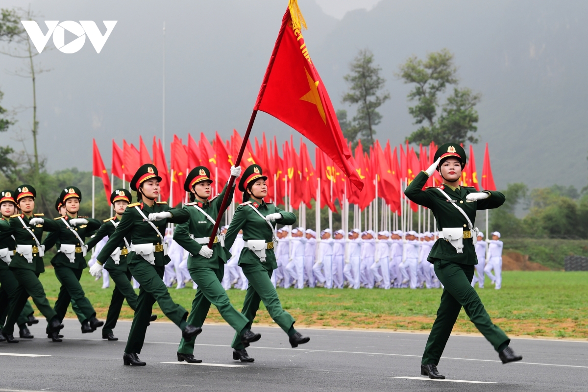 can canh vu khi, trang bi cua khoi dieu binh ky niem 50 nam giai phong mien nam hinh anh 9