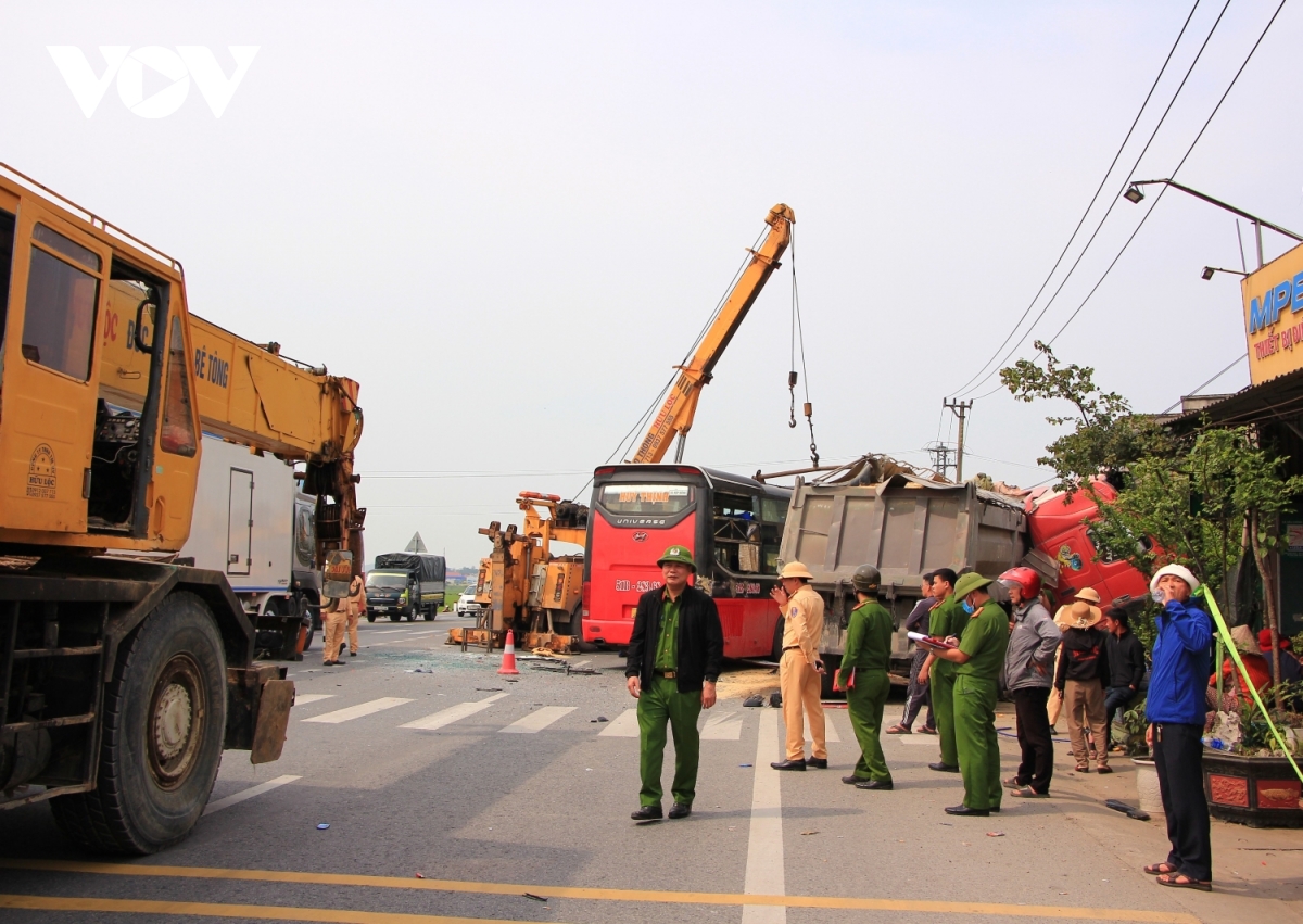 nhân chứng bàng hoàng kể lại vụ tai nạn giao thông làm 8 người bị thương ở quảng bình hình ảnh 2 nhan chung bang hoang ke lai vu tai nan giao thong lam 8 nguoi bi thuong o quang binh hinh anh 2