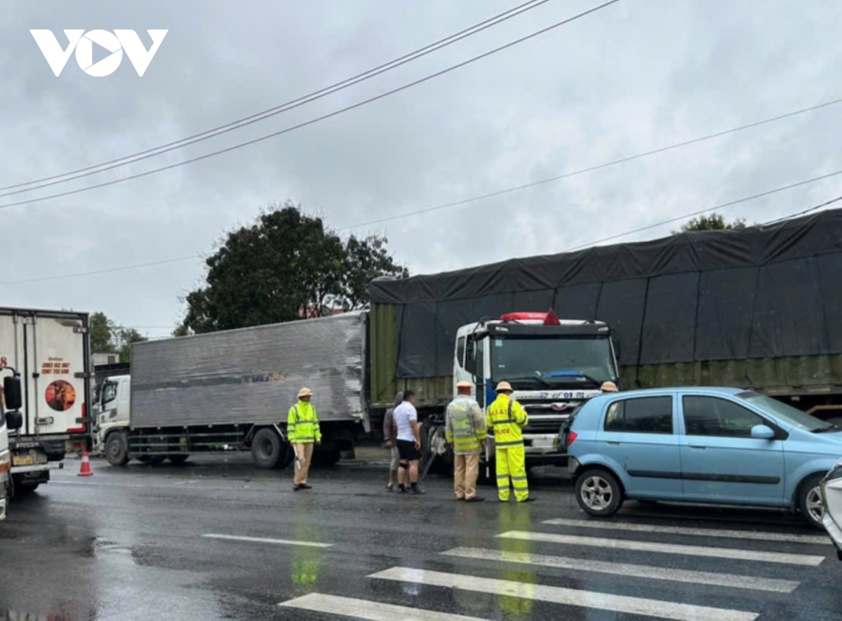 tai nạn giao thông liên hoàn trên quốc lộ 1a qua quảng bình hình ảnh 1 tai nan giao thong lien hoan tren quoc lo 1a qua quang binh hinh anh 1