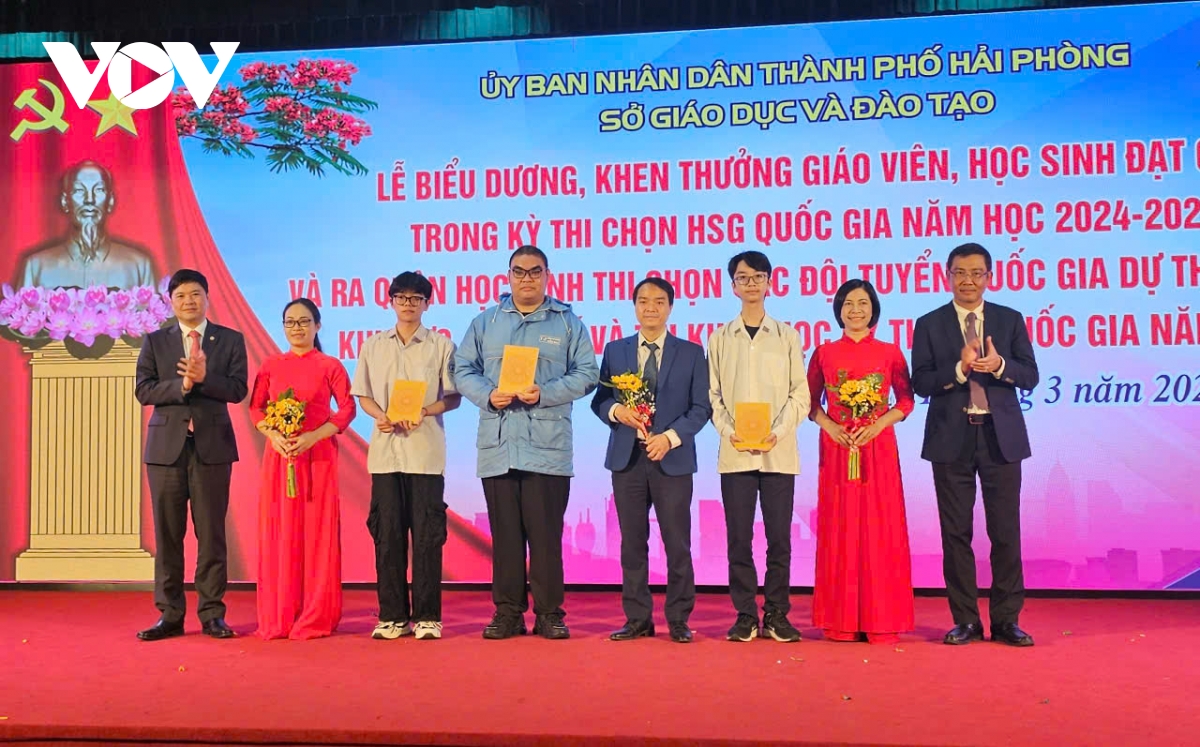 hải phòng hơn 5,2 tỷ đồng khen thưởng giáo viên, học sinh giỏi quốc gia hình ảnh 3 hai phong hon 5,2 ty dong khen thuong giao vien, hoc sinh gioi quoc gia hinh anh 3