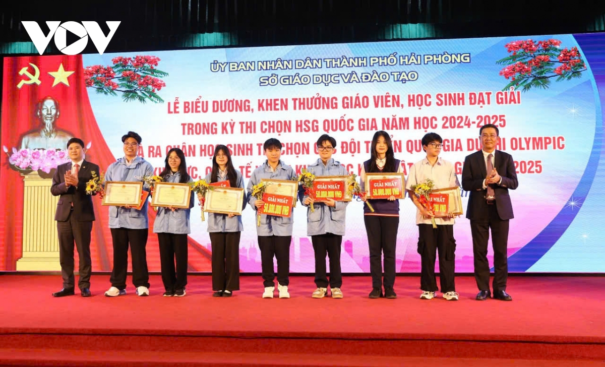 hải phòng hơn 5,2 tỷ đồng khen thưởng giáo viên, học sinh giỏi quốc gia hình ảnh 1 hai phong hon 5,2 ty dong khen thuong giao vien, hoc sinh gioi quoc gia hinh anh 1