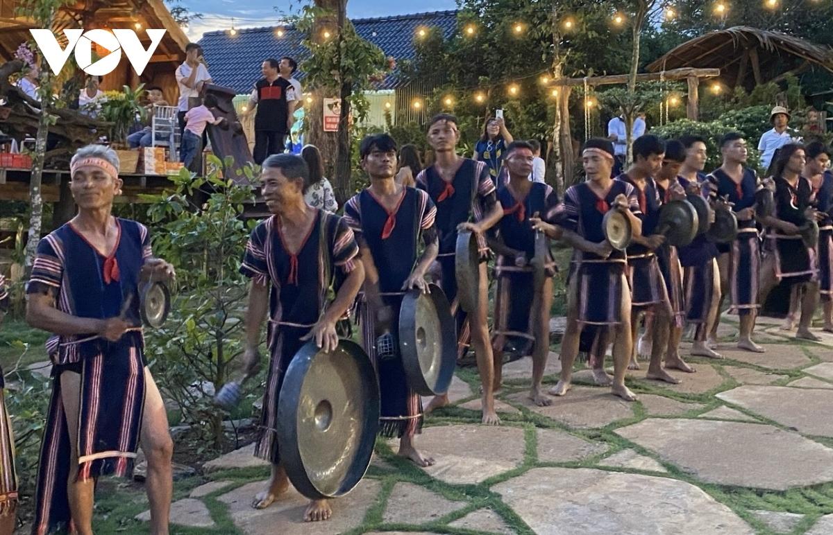 nguoi co uy tin - cau noi chinh quyen voi dong bao dan toc hinh anh 8