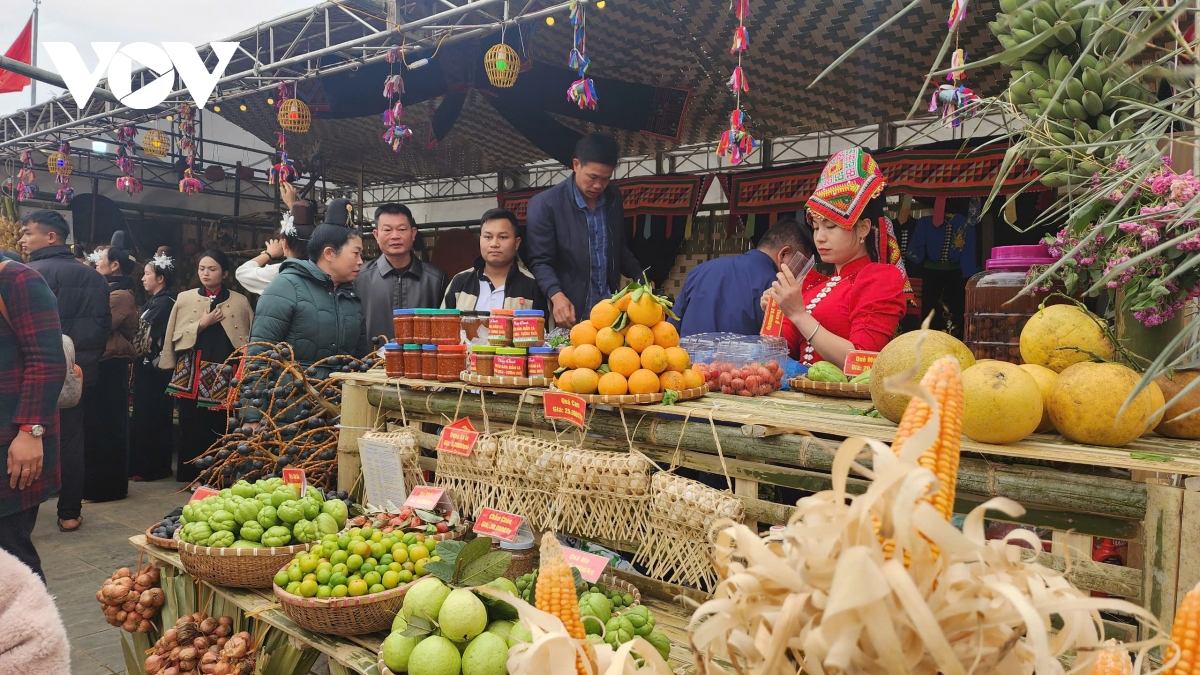 không gian đậm bản sắc văn hóa dân tộc tại lễ hội hoa ban tp sơn la hình ảnh 5 khong gian dam ban sac van hoa dan toc tai le hoi hoa ban tp son la hinh anh 5