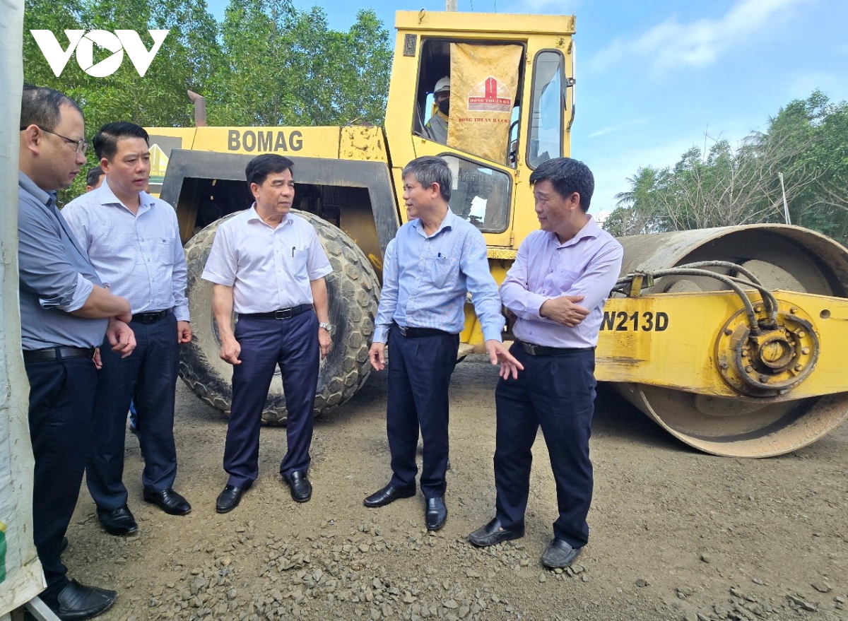 bàn giao mặt bằng, đảm bảo hoàn thành dự án quốc lộ 14e trong năm 2025 hình ảnh 1 ban giao mat bang, dam bao hoan thanh du an quoc lo 14e trong nam 2025 hinh anh 1