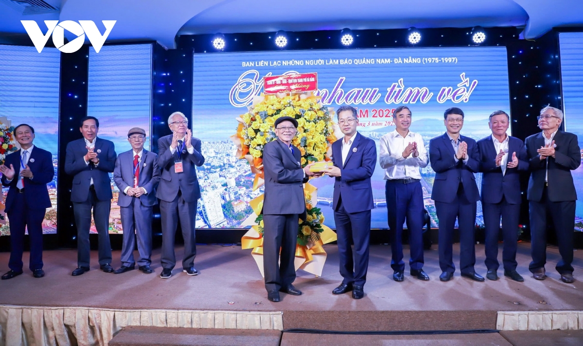 gặp mặt hơn 200 người làm báo nhân kỷ niệm 50 năm giải phóng tỉnh quảng nam và tp Đà nẵng hình ảnh 1 gap mat hon 200 nguoi lam bao nhan ky niem 50 nam giai phong tinh quang nam va tp Da nang hinh anh 1