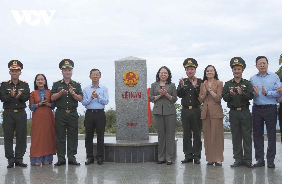 phó chủ tịch nước võ thị Ánh xuân thăm cột mốc biên giới việt nam - lào - campuchia hình ảnh 1 pho chu tich nuoc vo thi Anh xuan tham cot moc bien gioi viet nam - lao - campuchia hinh anh 1