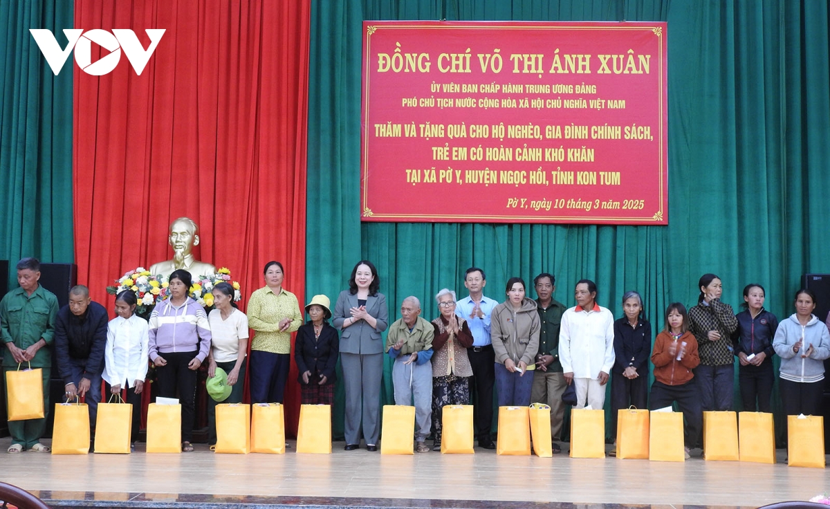 phó chủ tịch nước võ thị Ánh xuân thăm cột mốc biên giới việt nam - lào - campuchia hình ảnh 4 pho chu tich nuoc vo thi Anh xuan tham cot moc bien gioi viet nam - lao - campuchia hinh anh 4