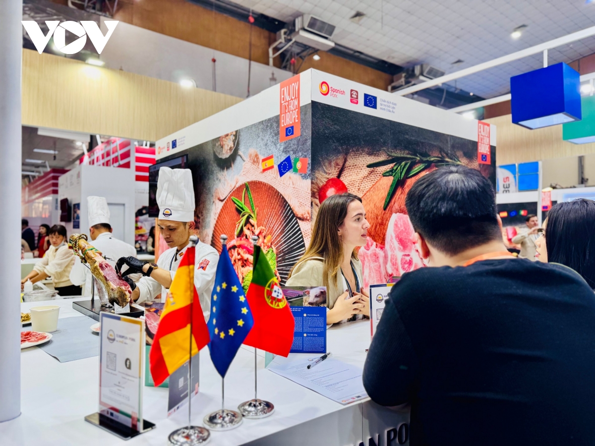 khách việt thích thú trải nghiệm ẩm thực đa quốc gia hình ảnh 1 khach viet thich thu trai nghiem am thuc da quoc gia hinh anh 1