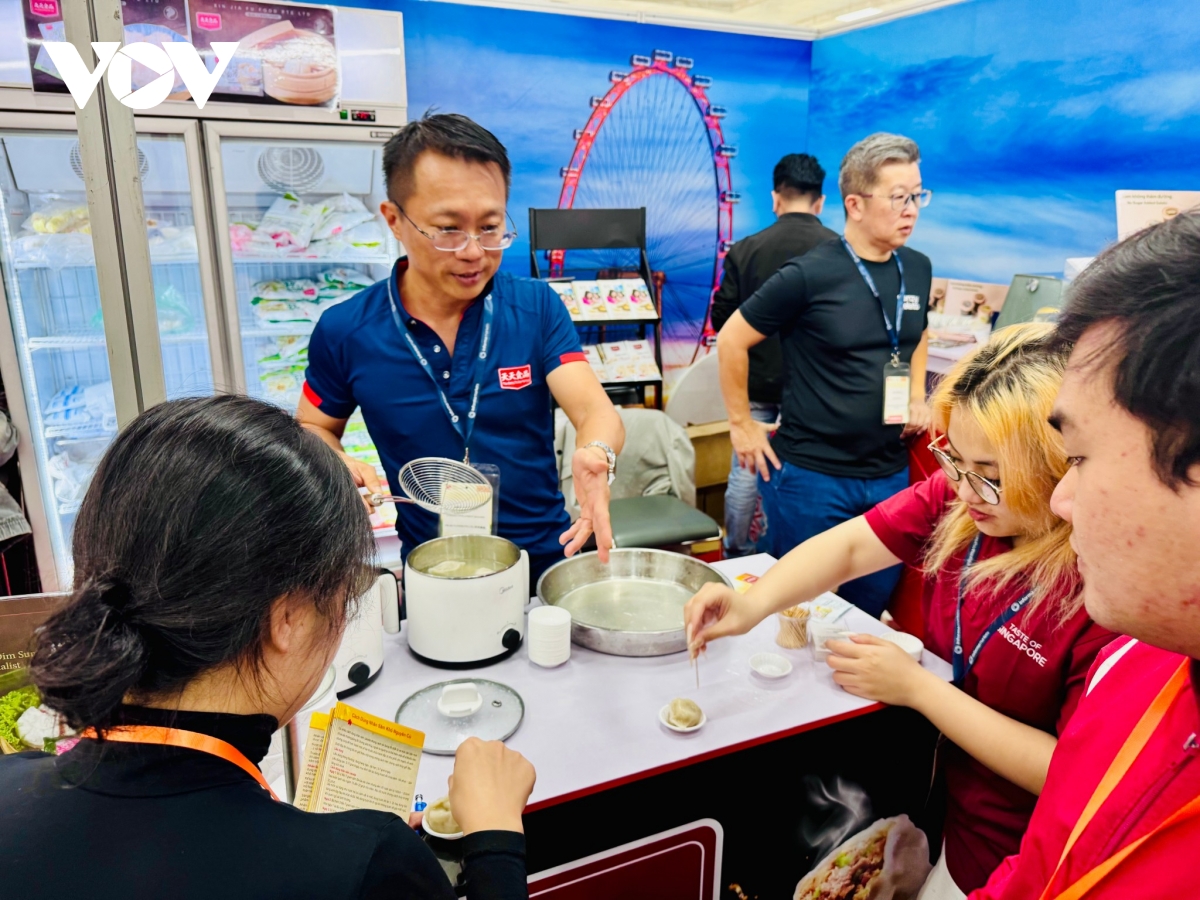 khách việt thích thú trải nghiệm ẩm thực đa quốc gia hình ảnh 3 khach viet thich thu trai nghiem am thuc da quoc gia hinh anh 3