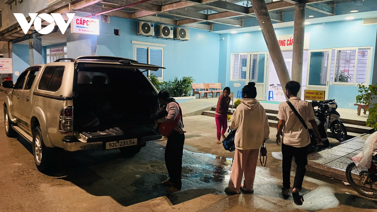 thầy giáo lái xe xuyên đêm đưa trẻ vùng cao đi cấp cứu hình ảnh 2 thay giao lai xe xuyen dem dua tre vung cao di cap cuu hinh anh 2