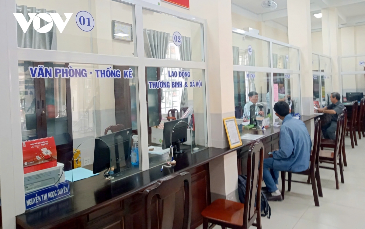 hon 300 can bo cong chuc o can tho xin nghi theo nghi dinh 178 hinh anh 2
