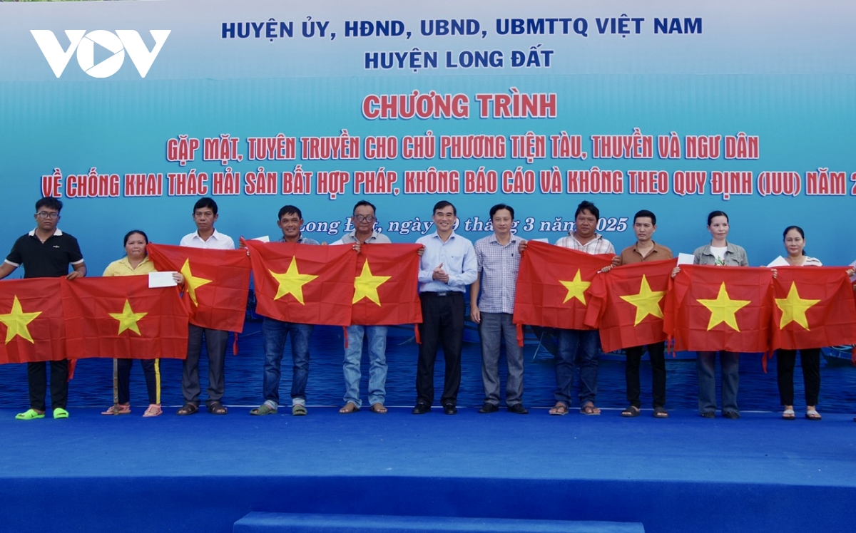 Huyện mới thành lập ở Bà Rịa – Vũng Tàu trao giấy khen cho 35 ngư dân về IUU