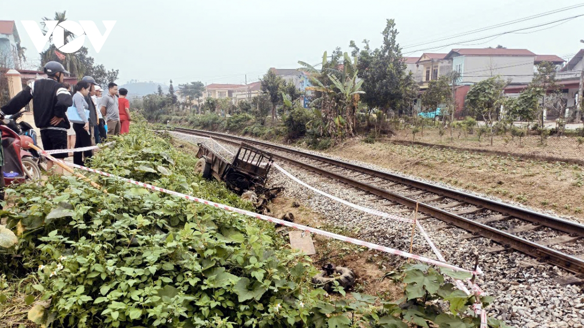 Công nông va chạm tàu hoả ở Yên Bái làm 1 người tử vong