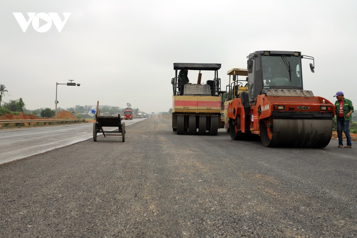xử lý nghiêm các nhà thầu vi phạm hợp đồng thi công các dự án cao tốc bắc-nam hình ảnh 1 xu ly nghiem cac nha thau vi pham hop dong thi cong cac du an cao toc bac-nam hinh anh 1