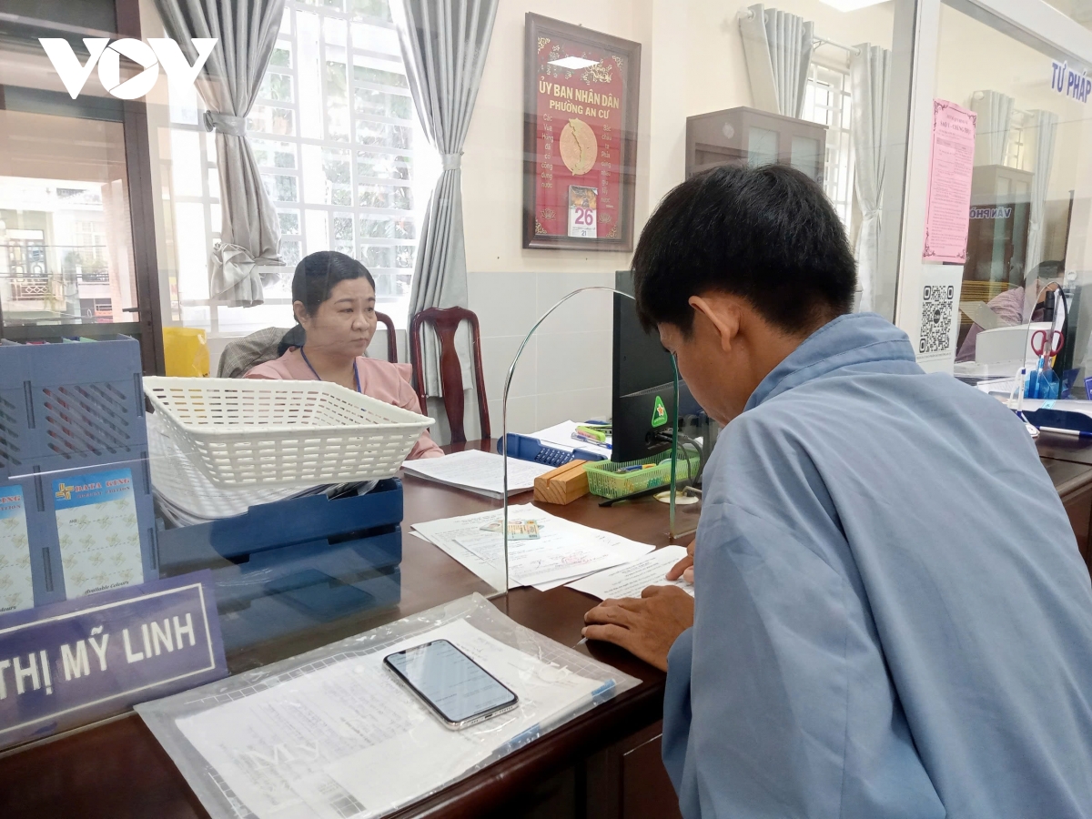 hon 300 can bo cong chuc o can tho xin nghi theo nghi dinh 178 hinh anh 3