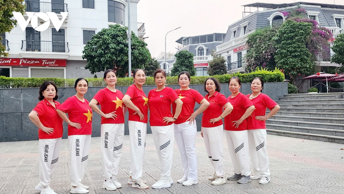 những người cao tuổi yêu thể thao nơi phố núi sơn la hình ảnh 2 nhung nguoi cao tuoi yeu the thao noi pho nui son la hinh anh 2