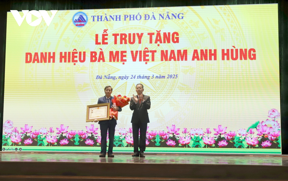 Đà nẵng trao quyết định của chủ tịch nước truy tặng bà mẹ việt nam anh hùng hình ảnh 1 Da nang trao quyet dinh cua chu tich nuoc truy tang ba me viet nam anh hung hinh anh 1