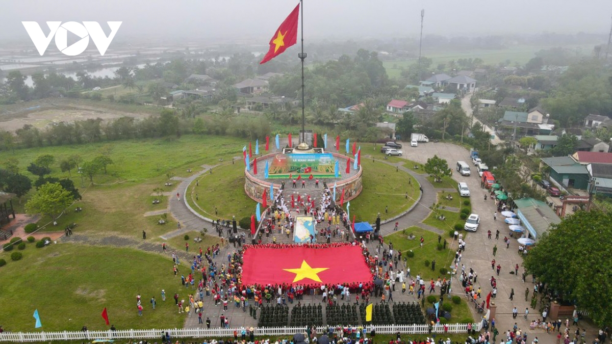 Lễ Thượng cờ Tổ quốc thiêng liêng bên đôi bờ Hiền Lương - Bến Hải