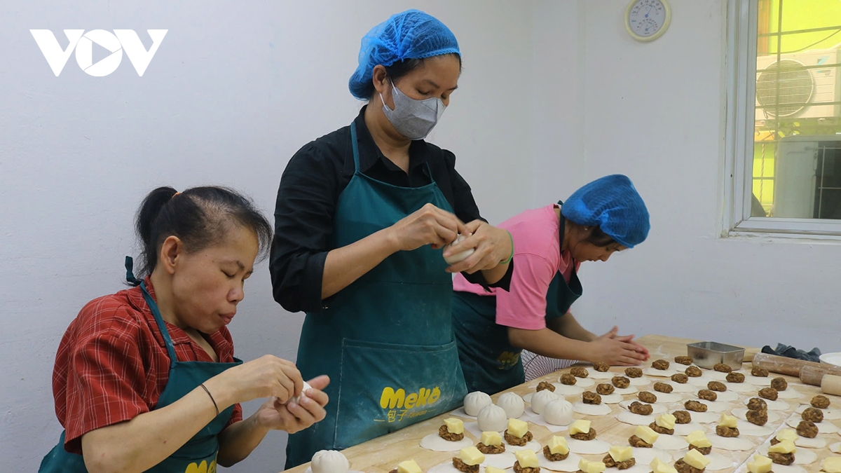 tiệm bánh và hành trình vươn lên của những thợ làm bánh đặc biệt hình ảnh 2 tiem banh va hanh trinh vuon len cua nhung tho lam banh dac biet hinh anh 2